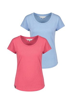 Zwei schlichte Baumwoll-T-Shirts mit kurzen Ärmeln und Rundhalsausschnitt, eines vorne rosa und eines hinten hellblau, beide mit kleinen sichtbaren Größenschildern.