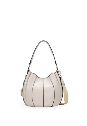 Bolso de cuero color crema con costuras verticales negras, un asa corta y una correa beige desmontable con herrajes dorados.