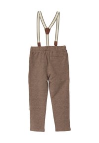 Brązowe spodnie w jodełkę z regulowanymi beżowo-brązowymi szelkami, wyposażone w kieszeń z tyłu oraz elastyczną talię dla wygody.