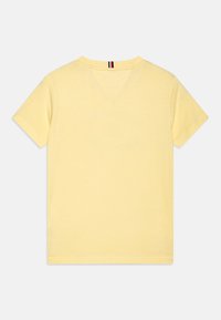Tommy Hilfiger MONOTYPE FLOCK REGULAR TEE - Marškinėliai su spaudiniu - lemon zest