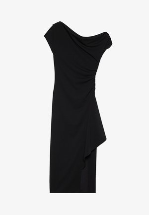 Robe noire avec encolure drapée, manches courtes et fronces sur les côtés. Présente une jupe fluide avec un design en couches et une texture de tissu douce.