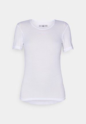 Valge lühikeste varrukatega sportlik särk, mis on valmistatud võrgukangast, ümmarguse kaelusega ja esiküljel diskreetne logo detail.