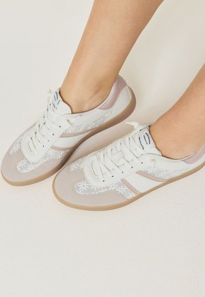 Tamaris, Baskets basses - white