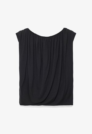 Blouse noire sans manches avec tissu plissé et drapé, et un large décolleté arrondi.