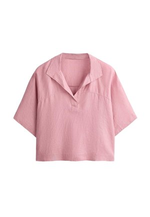 Chemise ample en lin rose à manches courtes, avec un col large ouvert et un décolleté en forme de V.