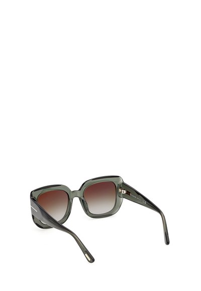 Lunettes de soleil carrées avec montures translucides vert foncé et verres marron dégradés sur fond blanc.