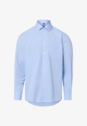 Hellblaues Herrenhemd mit langen Ärmeln, spitzem Kragen, Knopfleiste und Brusttasche, auf weißem Hintergrund dargestellt.