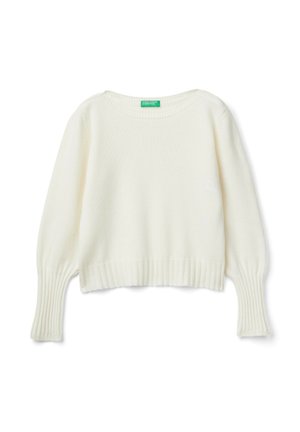 Pull court blanc avec des poignets et un ourlet côtelés, fabriqué dans un matériau doux. Il présente un col rond et une étiquette avec des lettres vertes.