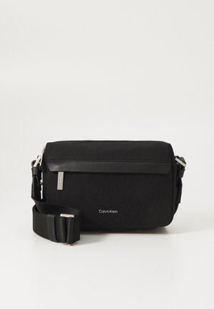 CK MUST CAMERA BAG - Rankinė per petį - black
