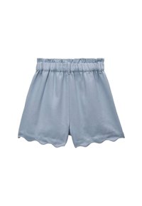 Shorts bleu clair avec un ourlet festonné, une taille élastique et une texture de tissu lisse. Design simple sans motifs visibles ni quincaillerie.