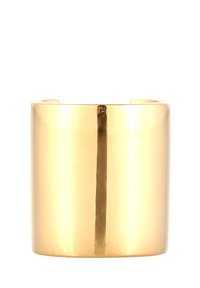 Guldfarvet manchettearmbånd med en glat, skinnende overflade og en lodret udsparing. Rund form, lavet af metal. Elegante minimalistisk design.