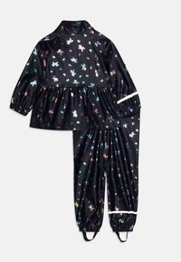 Svart vanntett todelt sett bestående av en peplum-topp og tettsittende bukser, prydet med fargerike sommerfugl-mønstre og reflekterende detaljer.