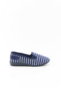 Scarpe slip-on blu navy in tessuto con strisce orizzontali bianche. Punta arrotondata, suola in gomma piatta e morbido rivestimento interno.