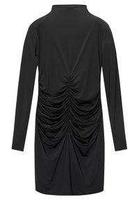 Robe noire à manches longues en tissu lisse, avec un dos froncé comportant plusieurs plis pour la texture et le détail.