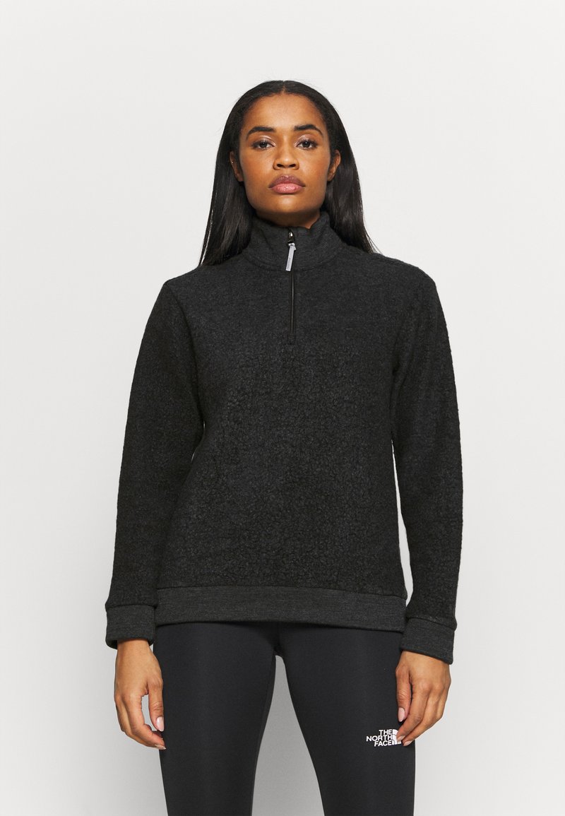 Sort fleece pullover med halv-zipped krave, struktureret overflade, ribbede manchetter og nederste kant, med et logo på den nedre front venstre.