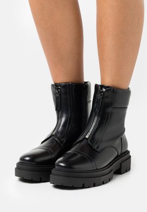 Enkellaarsjes met plateauzool - black