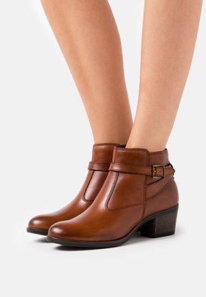 LEATHER - Korte laarzen - cognac