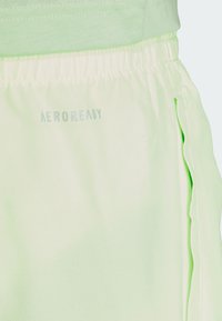 adidas Performance RUN IT - Pantalón corto de deporte - green spark