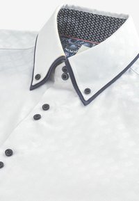 Next TRIMMED REGULAR FIT - Vapaa-ajan kauluspaita - white double collar