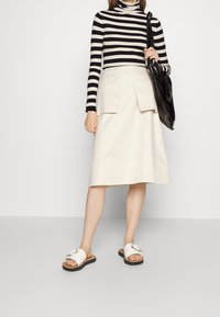 MAX&Co. Stickad tröja - black