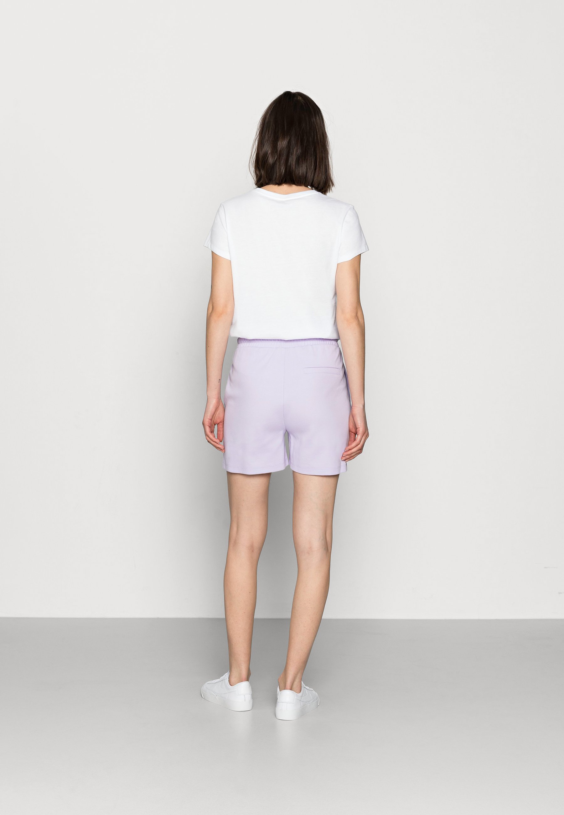 mbyM CHRISTALIA - Shorts - lavender/lilac - Zalando.co.uk