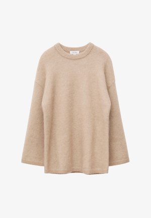 Beiger Pullover mit langen Ärmeln, Rundhalsausschnitt, weicher, flauschiger Textur und lockerem Schnitt, vor weißem Hintergrund dargestellt.