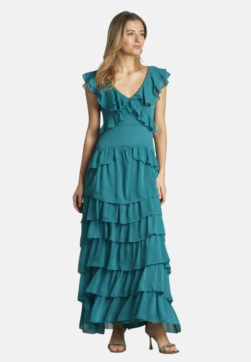Abito maxi color teal con scollatura arricciata e strati sovrapposti; realizzato in tessuto leggero; presenta maniche corte e una silhouette fluida.