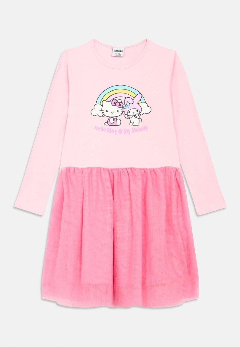 Pink langærmet kjole med en blød overdel og et lagdelt, tekstureret skørt. Grafisk design med Hello Kitty og My Melody med en regnbue.