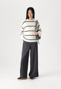Gina Tricot CREW NECK - Svetrík - offwh