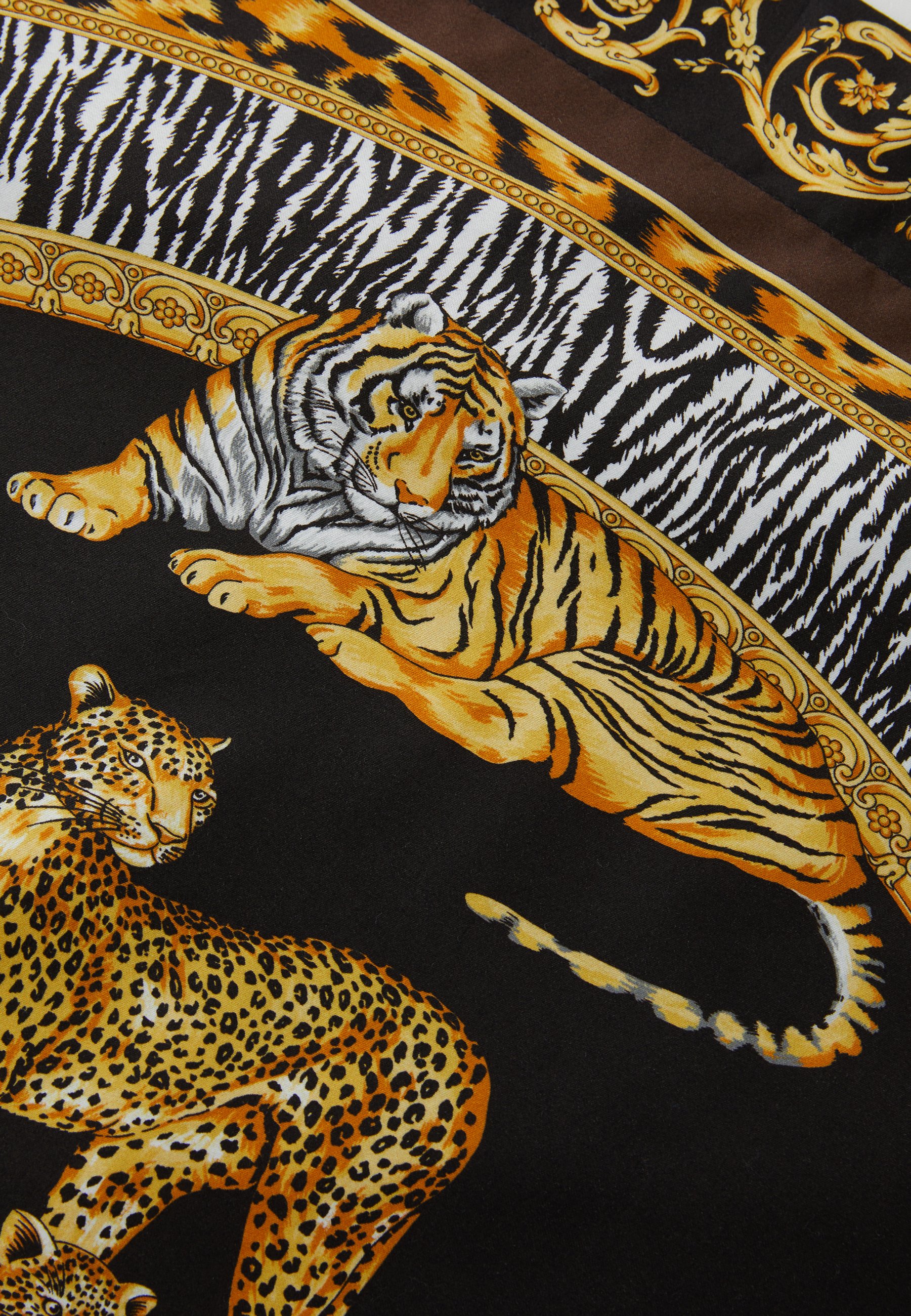 Versace PILLOW SHAM SET SATIN FABRIC WILD CATS 2PACK - Pillow Versace PILLOW SHAM SET SATIN FABRIC WILD CATS 2PACK - Pillow