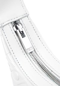 PEQUS Handtasche - white
