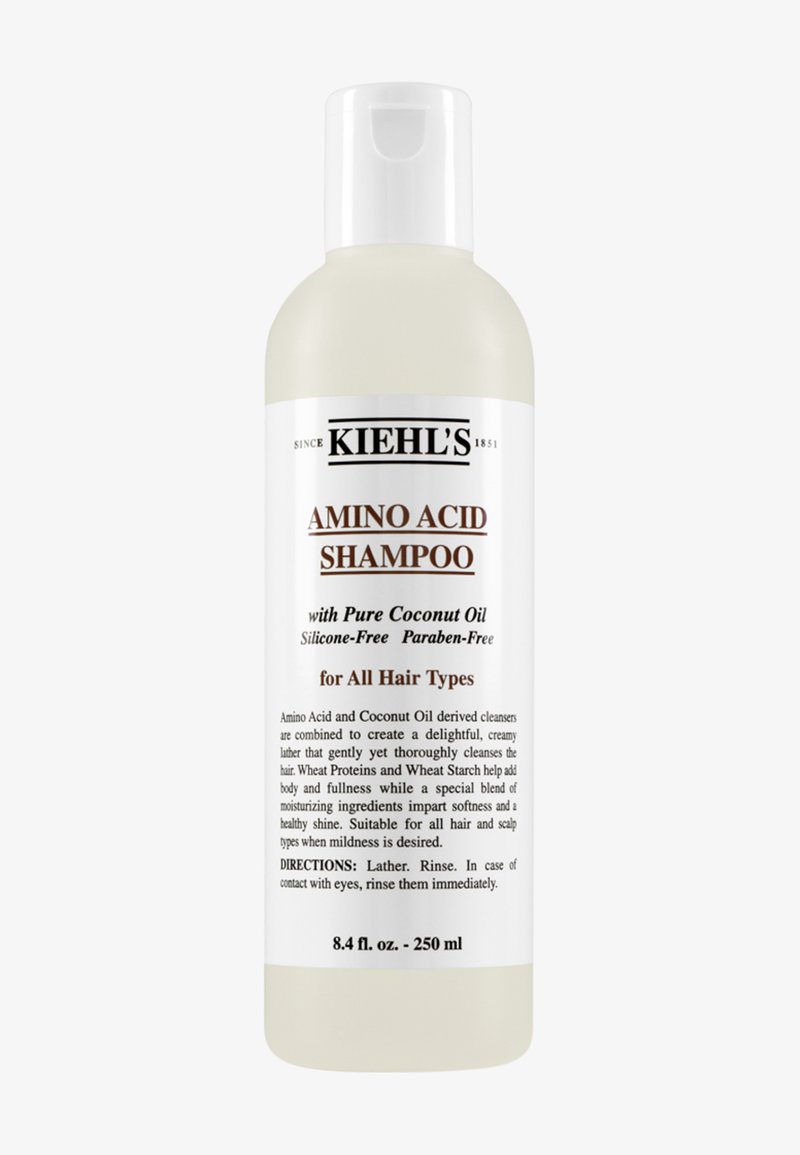 Klar plastflaske med hvit flip-top kork, merket "Kiehl's Amino Acid Shampoo," med svart tekst. Inneholder 250 ml.
