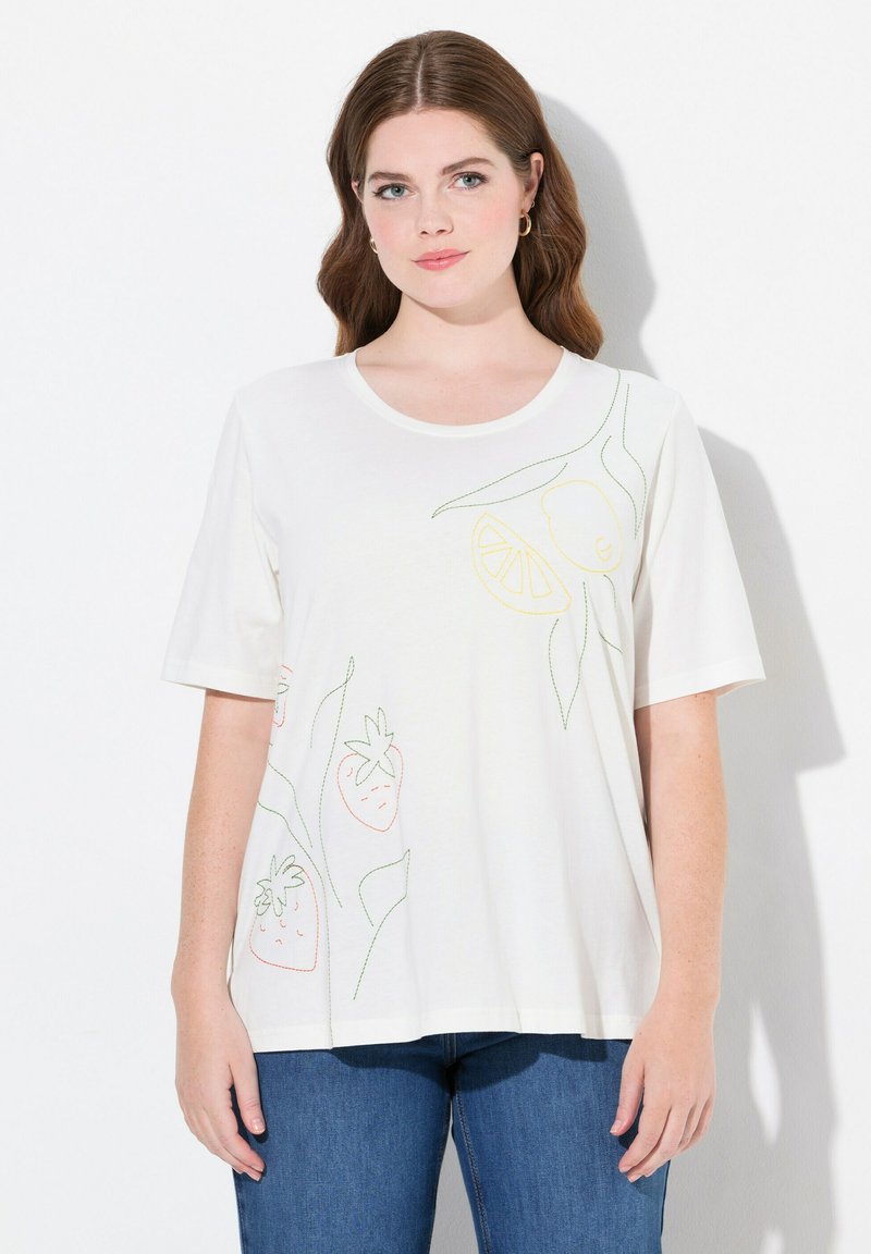 Hvid t-shirt med farverig broderi af jordbær og citrusfrugter. Korte ærmer, rund halsudskæring, afslappet pasform. Blødt bomuldsstof.
