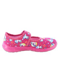 Rosa Kinderschuhe mit einem glatten Stoff-Obermaterial, das mit einem Einhorn- und Wolken-Muster verziert ist. Der Riemen ist mit glitzernden Akzenten geschmückt und die Sohle ist weich.