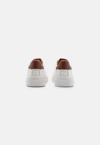 GANT MC JULIEN - Sapatilhas - white/cognac