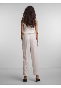 YAS YASVIGGI ANKLE PANT - Kelnės - eggnog