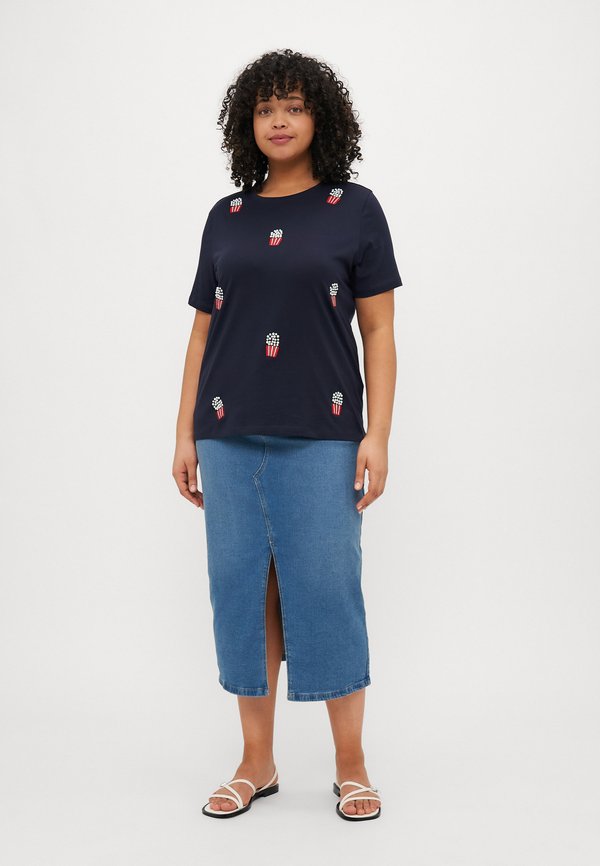 CARKITA LIFE FOOD TEE  - Print T-shirt - night sky4