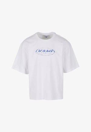 T-shirt bianca in cotone con maniche corte, dotata di un logo ovale blu con il testo "KANI" al centro. Vestibilità regolare e texture liscia.