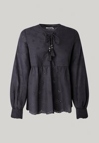 Top nero a maniche lunghe con collo arrotondato, chiusura anteriore con fiocco, motivi floreali in pizzo e orlo a scallop. Realizzato in tessuto leggero.