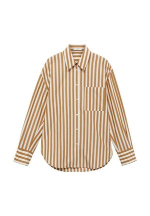 Camisa a rayas en marrón y crema, con mangas largas, cuello, un bolsillo en el pecho y un dobladillo curvado. Textura de tela suave.