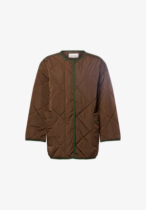 Ruskea tikattu takki, jossa on vihreät yksityiskohdat, vinosti ommeltu sauma, pyöreä kaula-aukko ja kaksi sivutaskua. Kevyt ja toiminnallinen muotoilu.