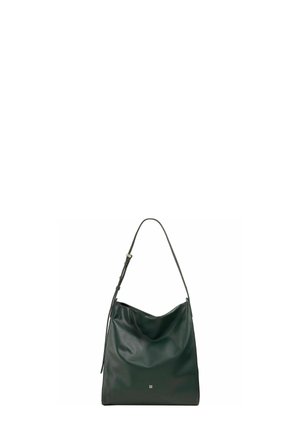 Bolso de hombro de cuero verde oscuro con correa ajustable y pequeño detalle metálico del logo centrado cerca de la parte inferior.