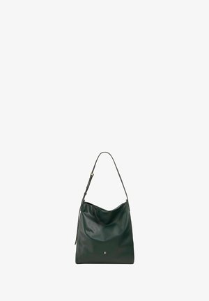 Sac à épaule en cuir vert foncé avec bandoulière réglable et petit détail métallique du logo centré près du bas.