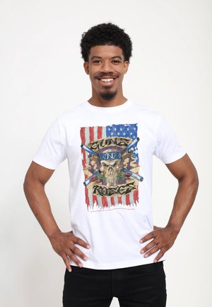 Henry Tiger, GUNS 'N' ROSES - SKULL & CROSSBONES AMERICAN FLAG BAND MUSIC - T-shirt imprimé - white