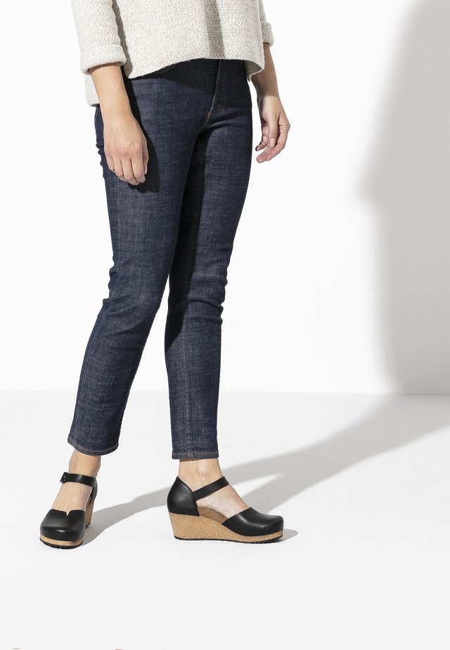 Sandalen met sleehak - black