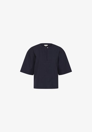Marineblaues Baumwolloberteil mit Rundhalsausschnitt, kurzen weiten Ärmeln und einer Knopfleiste vorne. Verfügt über eine rechteckige Brusttasche und schlichte Nähte.