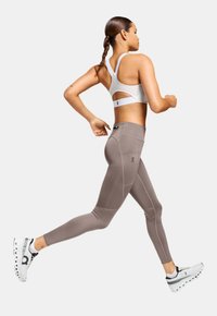 On PERFORMANCE 7/8 - Leggings - ash