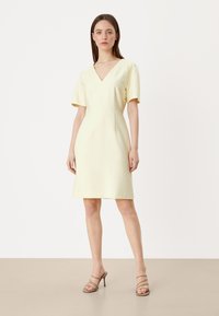 s.Oliver BLACK LABEL ROBE - Denní šaty - light yellow