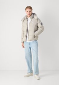 Calvin Klein Jeans ESSENTIALS JACKET - Piumino - flint gray