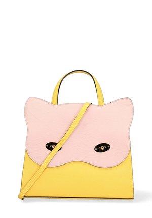 Borsa in pelle con una patta rosa dai bordi ondulati e un corpo giallo. Include manici doppi e una tracolla removibile.